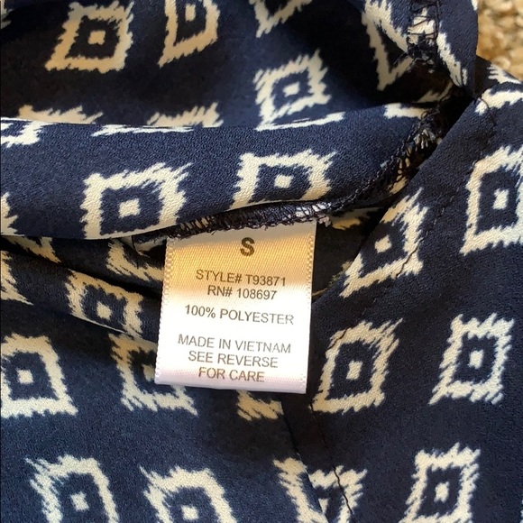 Blue diamond patterned blouse - Picture 3 of 4